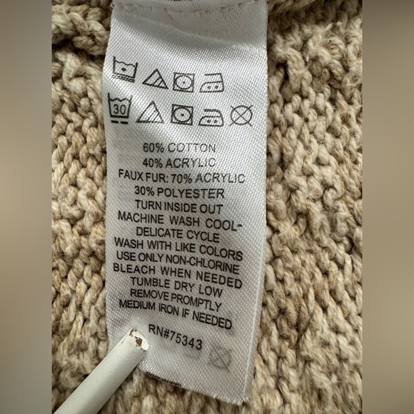 Girls Max Studio Faux Fur Collared Cotton Cable Knit Button Up Evening Cardigan - Picture 6 of 6